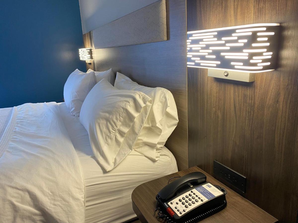 Holiday Inn Express Plymouth By Ihg Ngoại thất bức ảnh